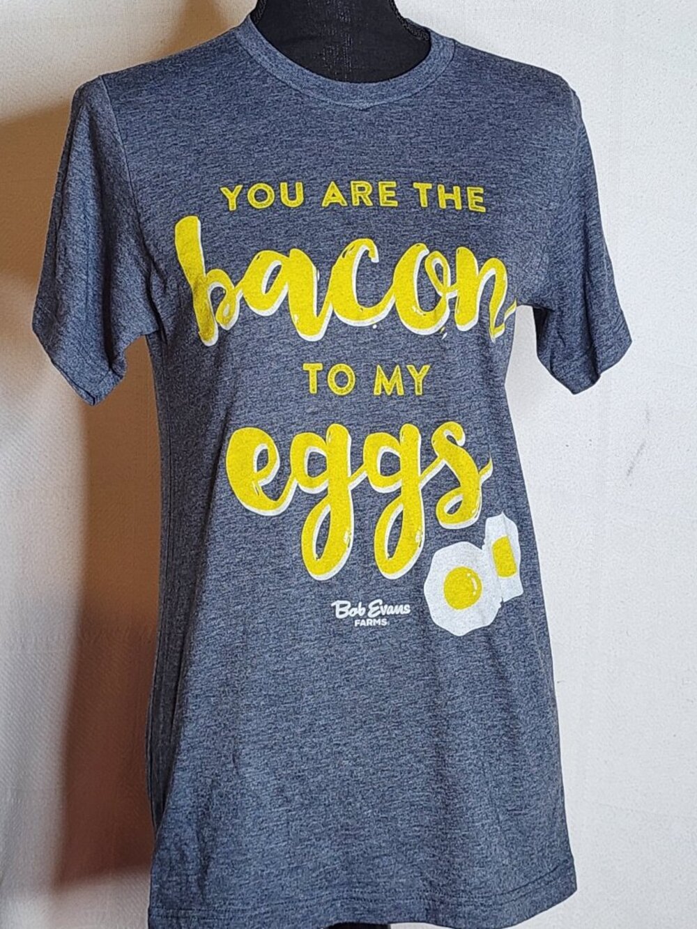 Bob Evans Grey Yellow White Pre Shrunk Poly Cotton Bacon and Eggs SS Tee Size S